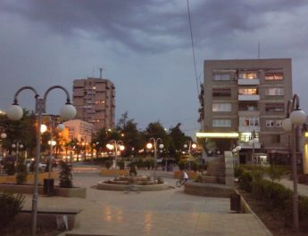 Kush po i frynë përçarjeve në PDK-në e Gjilanit